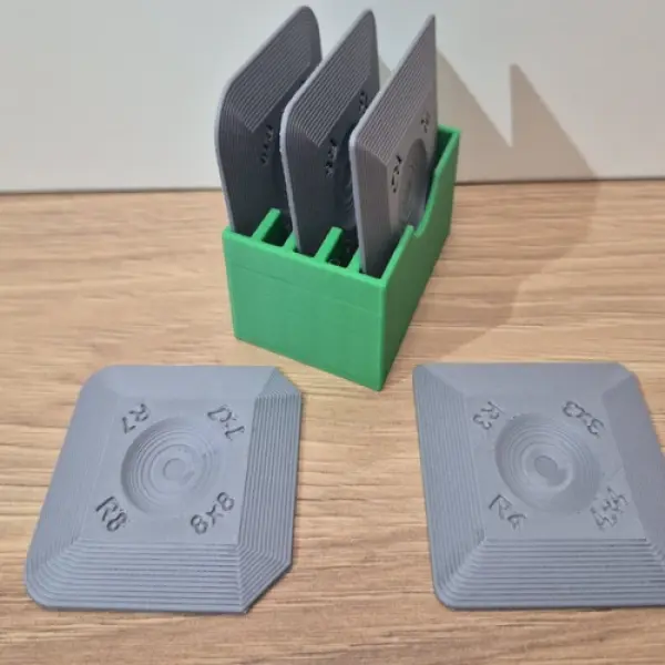 CornerMaster: Silicone & Putty Spreading Tool