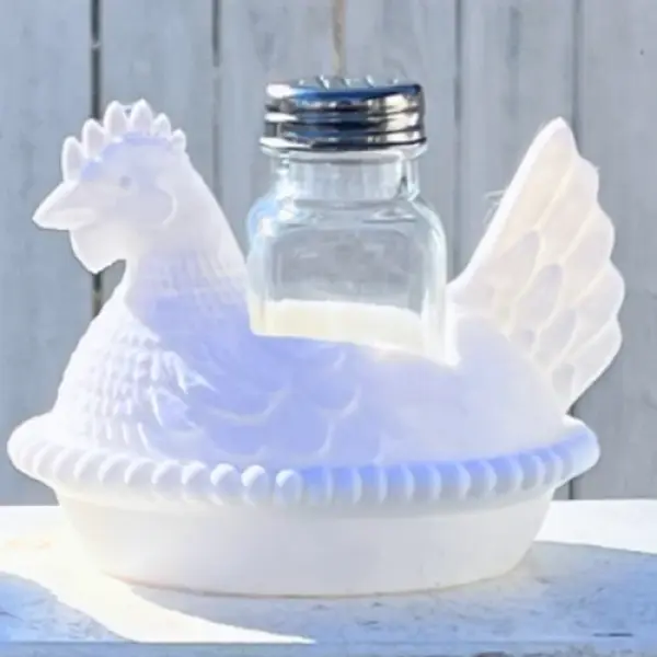 Farmhouse Dining: Hen on Nest Salt & Pepper Shaker Holders